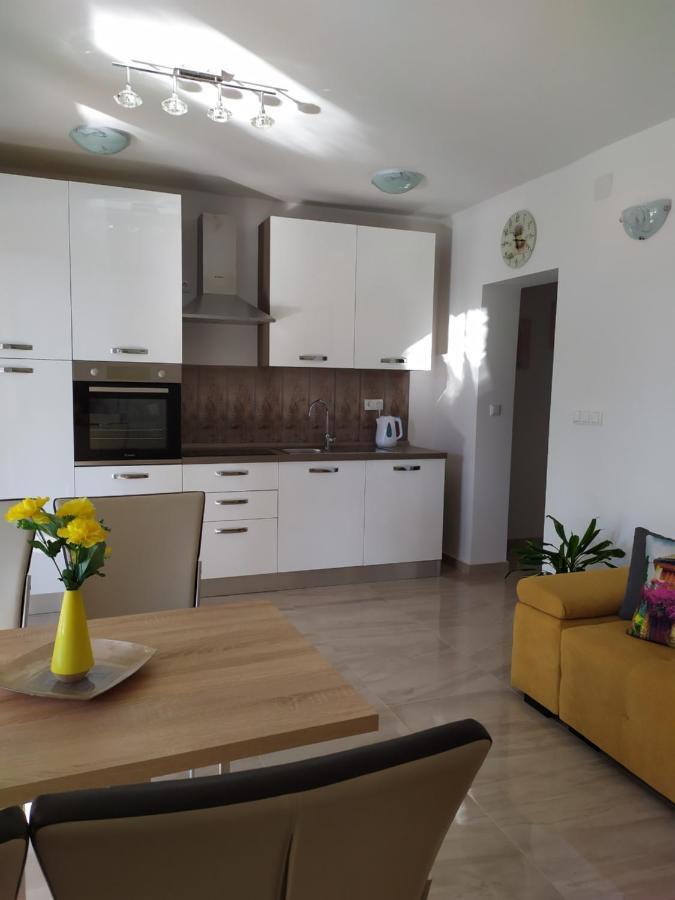 Apartmani Mira Nin Extérieur photo