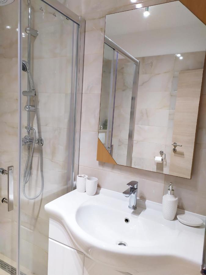 Apartmani Mira Nin Extérieur photo