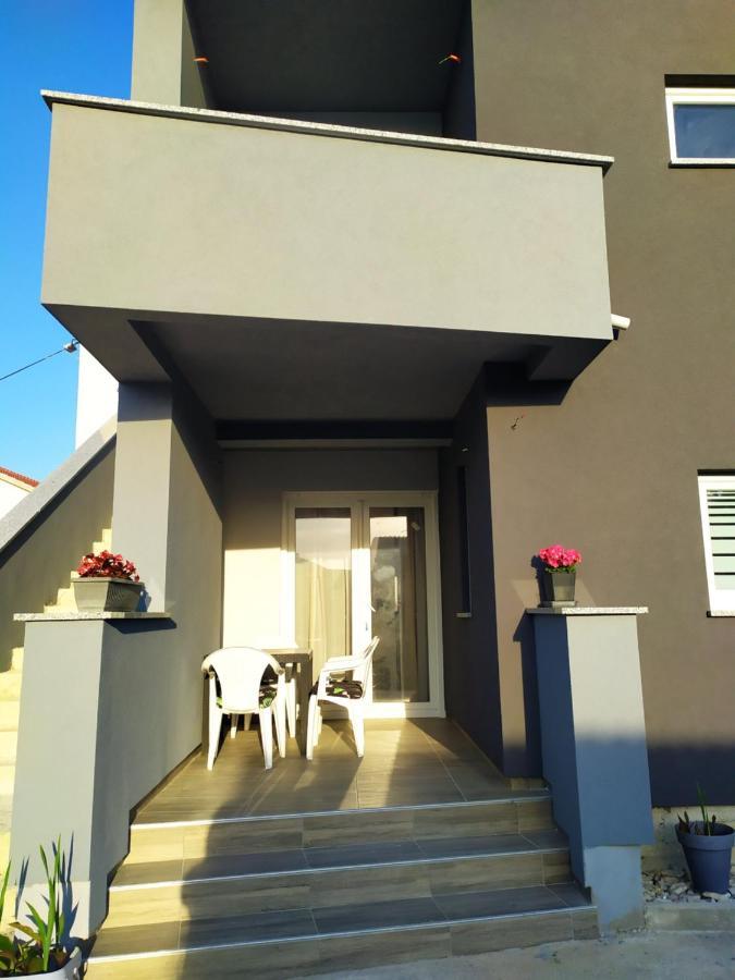 Apartmani Mira Nin Extérieur photo