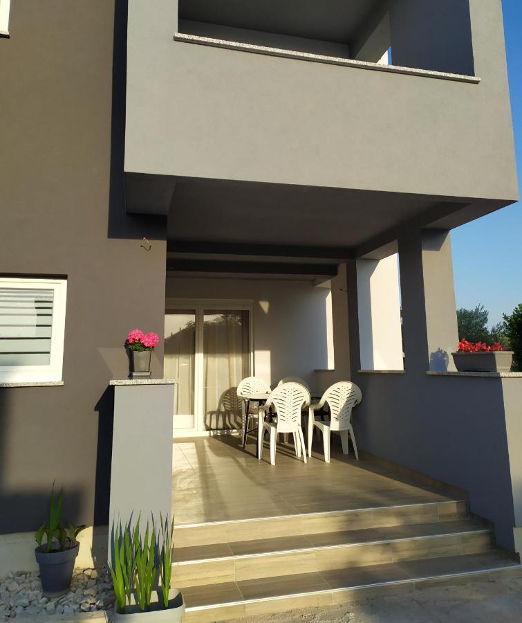Apartmani Mira Nin Extérieur photo