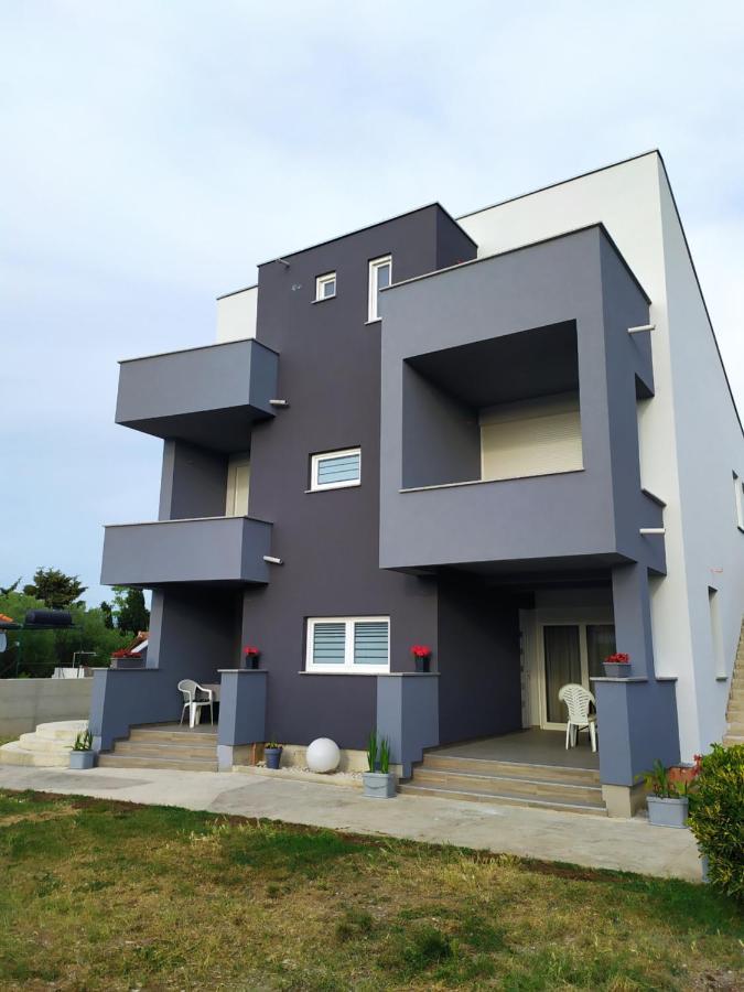Apartmani Mira Nin Extérieur photo