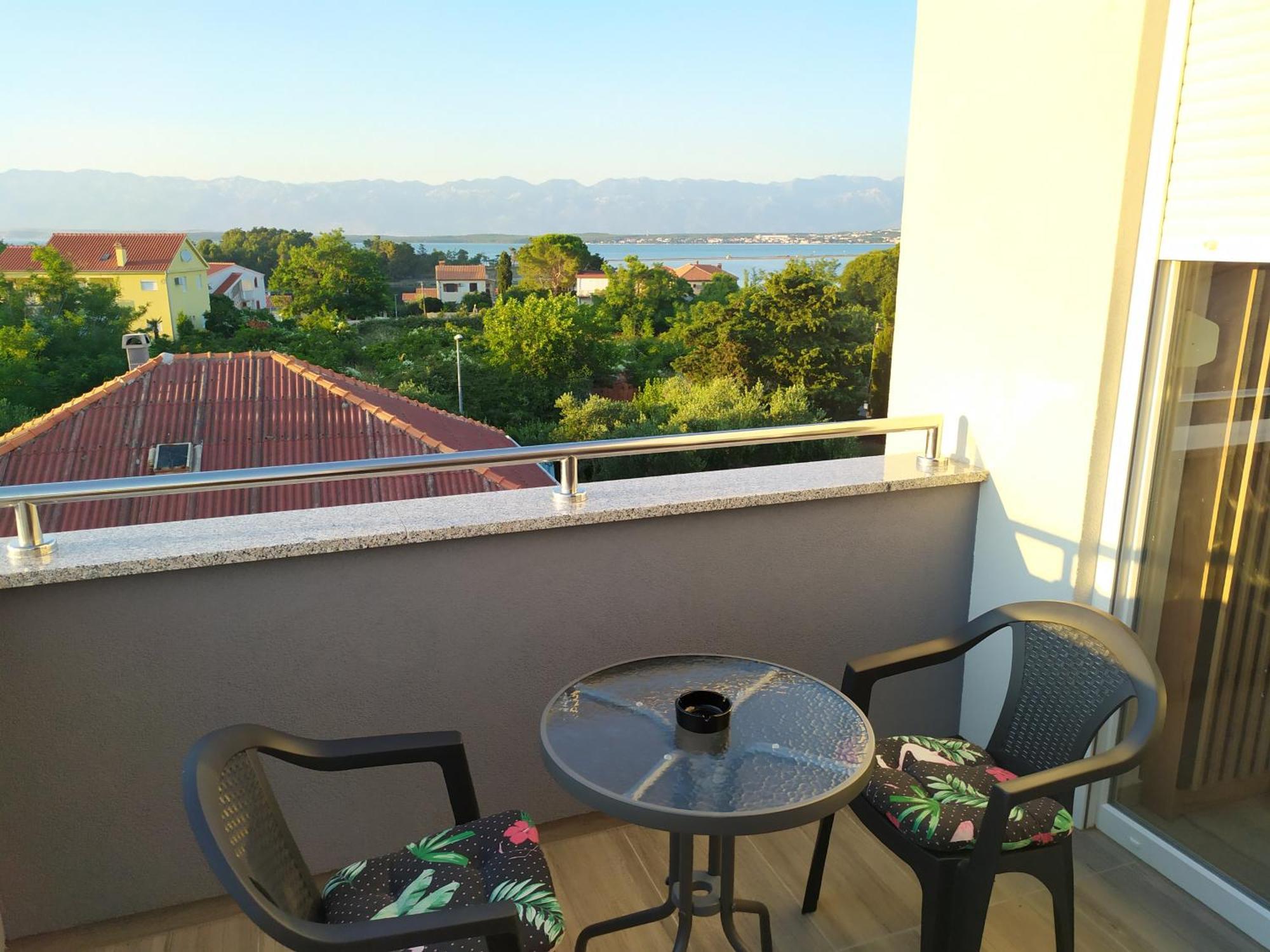 Apartmani Mira Nin Extérieur photo